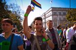Фоторепортаж: участники гей-прайда в Белграде