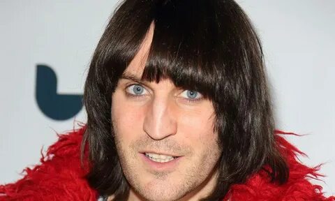 The Great British Bake Off's Noel Fielding shows off a drama