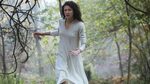 The night-dress in white worn by Claire Fraser (Caitriona Ba
