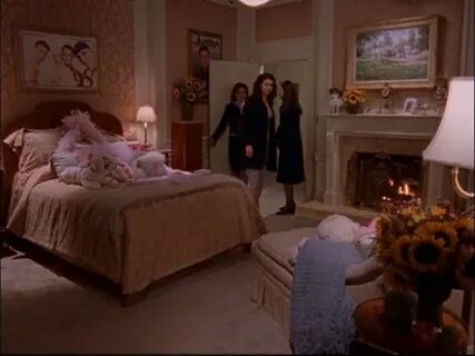 "Gilmore Girls:" Lorelai's House & the Gilmore Mansion Gilmo