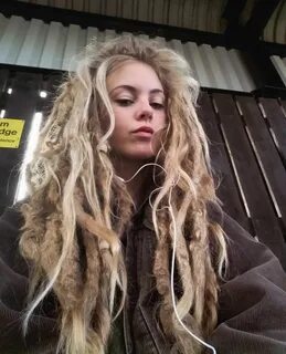 The dreads have a mind of their own Dreadlocks girl, Blonde 