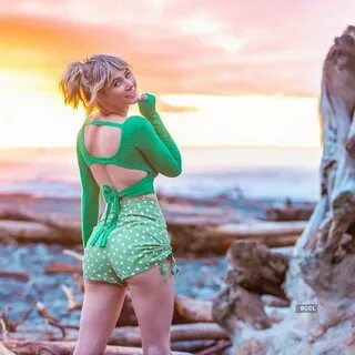 Pictures of globe-trotting beauty Sara Underwood are sweepin
