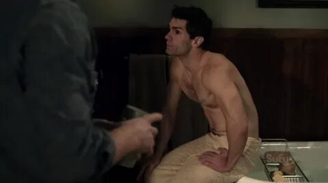 Sam Witwer Shirtless on Being Human s1e07 - Shirtless Men at