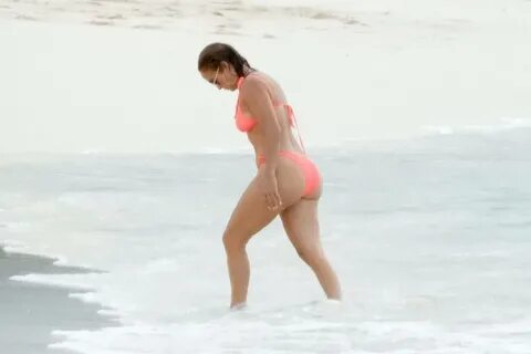 Jennifer Lopez - Sexy Big Ass in a Bikini on the Beach in Tu