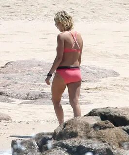 Carrie Underwood in Bikini 2016 -16 GotCeleb