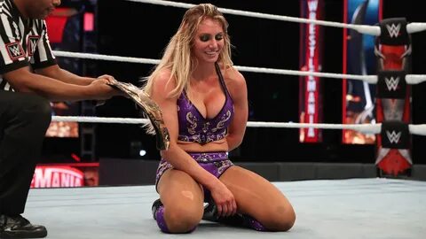 Charlotte Flair'dan Ripley'e Övgü GüreşTürkiye WWE Türkiye
