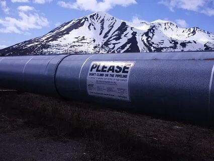 Alaskan Pipeline - the pipeline viewing area along the Richa