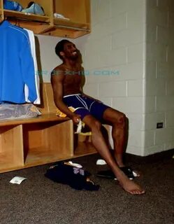 Kobe Bryant shirtless locker room - gfx hq