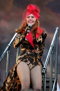 Paloma Faith sexy performs on the stage Celebs Dump