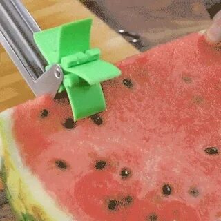 ▷ Watermelon Cube Cutter - The Geek Theory