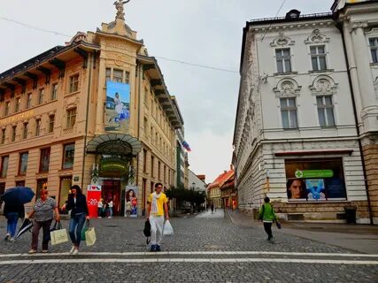 File:Ljubljana Old Town, Slovenia (Old Camera) (32940182113)