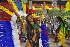 Derroche de sensualidad y creatividad en el carnaval de Río 