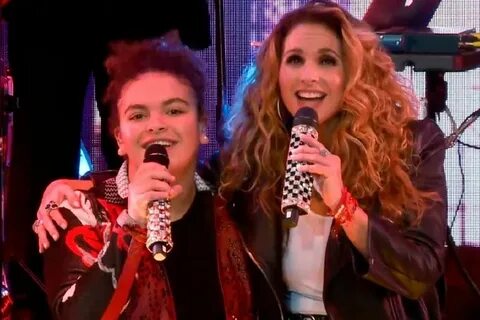 Lucero canta por primera vez junto a su hija en concierto Im