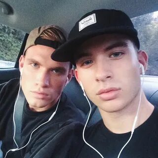 Austin and Aaron Rhodes ♡ Youtube vloggers, Aaron rhodes, Tw