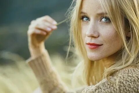 Jessy Schram: 5 Cool Things You Didn't Know About The 'Nashv