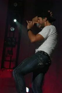 Luke Bryan woooooo look at that butt. Luke bryan, Luke bryan