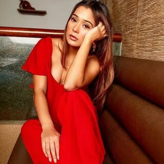 Sara Khan Hot Wallpapers for Android - APK Download