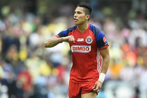 Carlos Salcedo regresaría a Chivas