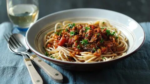 Healthy spaghetti bolognese recipe - BBC Food