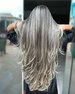 Graue Strähnen (mit Bildern) Lange graue haare, Frisuren, Gr