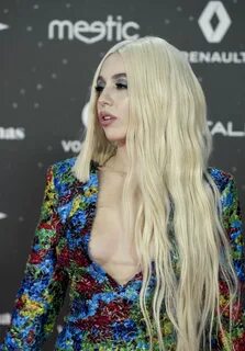 Ava Max - LOS40 Music Awards 2019 * CelebMafia