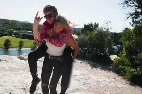 Piggy Back Ride Ayye GIF - PiggyBackRide Ayye RockOn - Disco