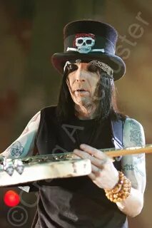 Pin on Motley Crue Mick Mars Photos