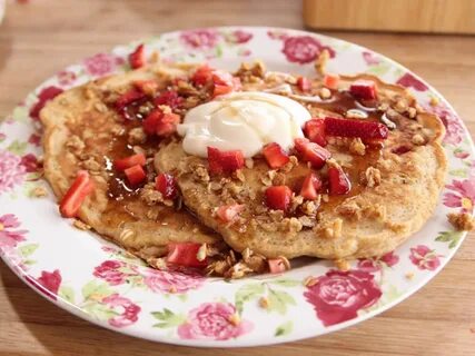 Strawberry Granola Pancakes Recipe Granola pancakes, Strawbe