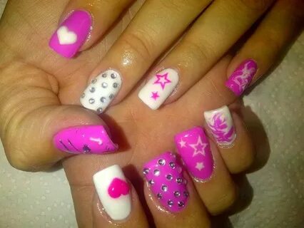 general-complex-pink-white-nail-art-design-with-polish-motif