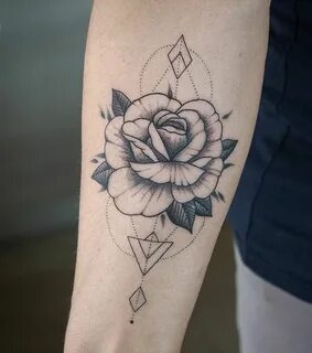 ɪɴsᴛᴀɢʀᴀᴍ Tattoos, Rose tattoos, Flower tattoos