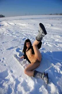 Katie Nude in Snow field - Free Watch4Beauty Picture Gallery