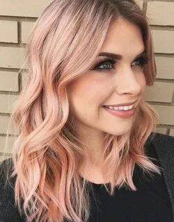 Colore capelli 2017: la tendenza metallic pink è tra le tint