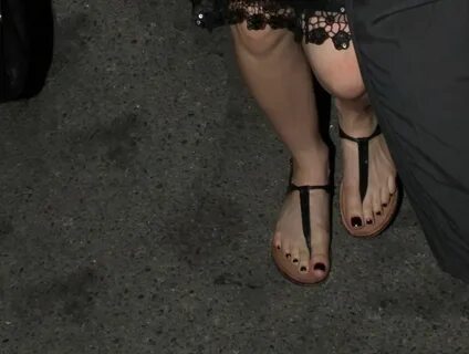 Avril Lavigne Feet (17) - Celebrity Feet Pics