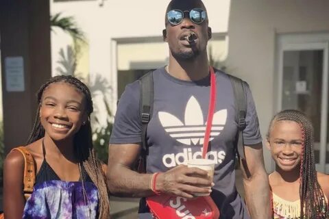 Chad Johnson negotiates with daughter for $2K in cash for bi