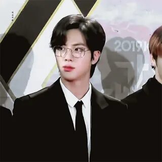 PANN Jin de BTS *usaba lentes? - KetizenStars