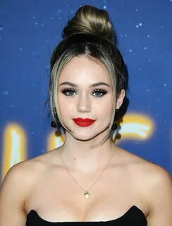 Brec Bassinger Beauty, Photography poses women, Gorgeous gir