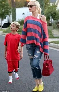 Gwen Stefani dons casual ensemble while sons Kingston and Zu