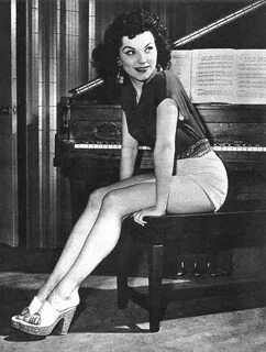 Debra Paget Classic film stars, Classic actresses, Pinup pos
