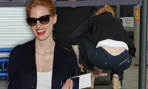 Jessica Chastain narrowly avoids wardrobe malfunction as wai