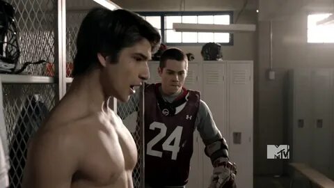 Tyler Posey as Scott McCall shirtless in Teen Wolf 2 × 02 "S
