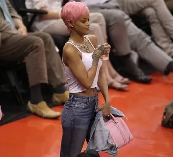 Rihanna's Bubblegum Pink Pixie
