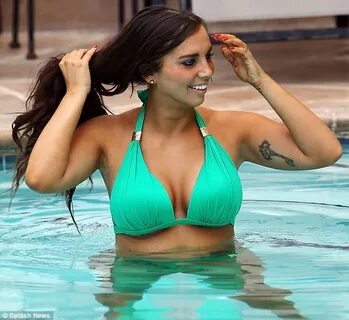 Anthony Weiner's sexting Sydney Leathers flaunts her body in