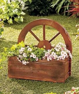 Decorations made from wagon wheels - landscaping ideas My de