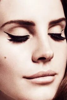 Pin di Asha Watts su Lana Del Rey SHOOTS Eyeliner, Trucco an