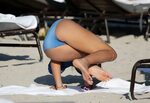 Lucy Aragon Does yoga in a blue bikini in Miami Beach - Cele