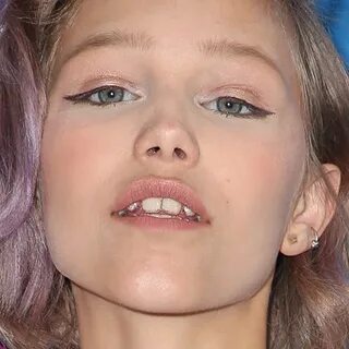 Grace Vanderwaal's Makeup Photos & Products Steal Her Style