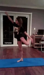 wouldnt it be nice if i could do this? Cheerleading flexibil