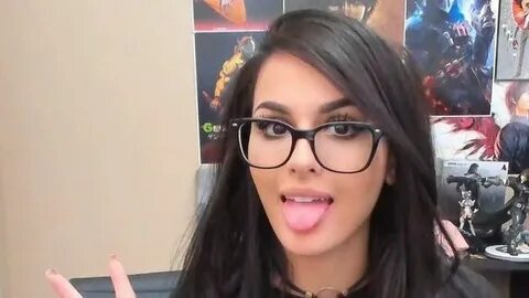 SSSniperWolf', Gamer Seksi yang Sedang Jadi Kontroversi - Fo