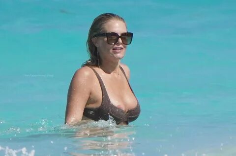 Madison LeCroy Suffers Boobs Slip While in Sunny Bahamas (50