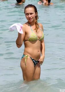 Hayden Panettiere bikini candids in Miani Beach Celebrity Oo